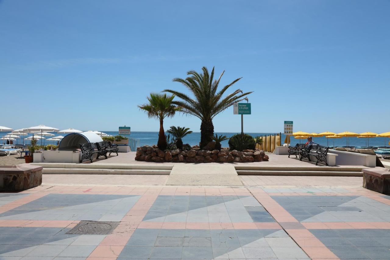 Apartament 071 - Beachside Studio Perfect For A Family Getaway Torremolinos Zewnętrze zdjęcie