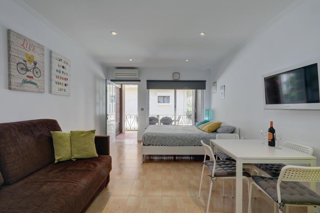 Apartament 071 - Beachside Studio Perfect For A Family Getaway Torremolinos Zewnętrze zdjęcie